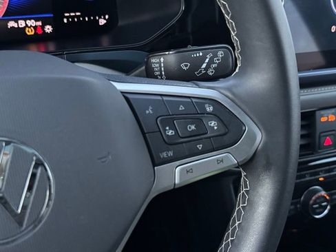 Certified 2024 Volkswagen Taos SE w/ Panoramic Sunroof Package image 39