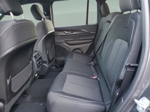 New 2025 Jeep Grand Cherokee Laredo w/ Luxury Tech Group I image 7