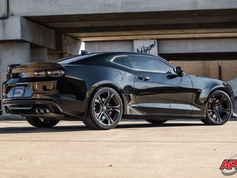 Used 2020 Chevrolet Camaro SS image 3