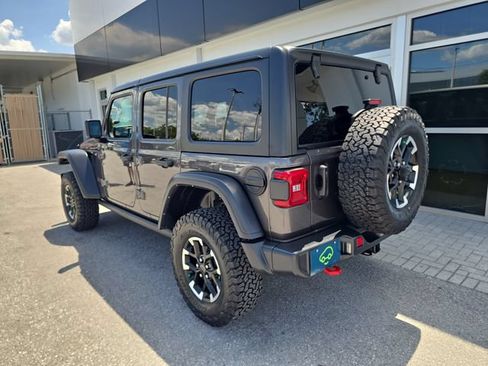 Used 2025 Jeep Wrangler Unlimited Rubicon AWD/4WD image 5