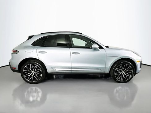 Certified 2026 Porsche Macan AWD/4WD image 8
