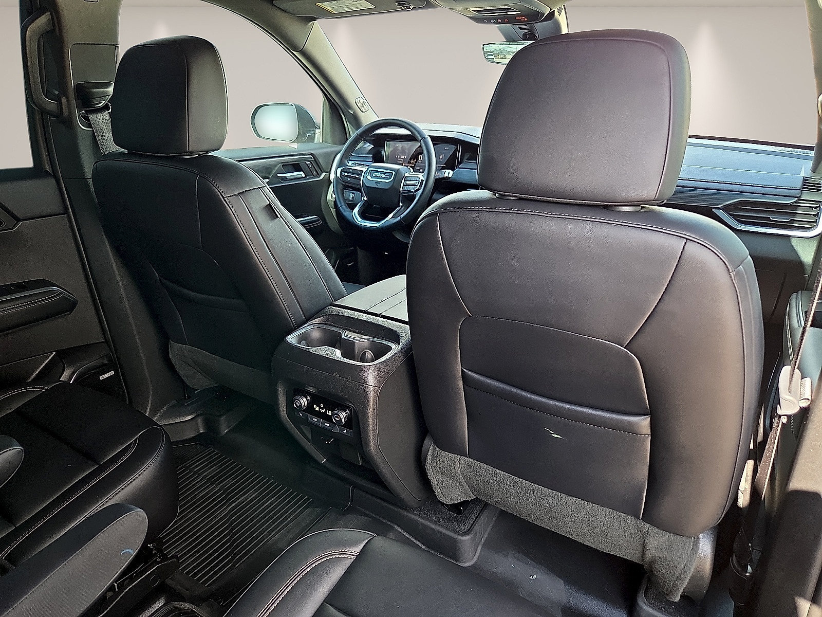 Used 2026 GMC Acadia Elevation w/ Elevation Premium Package FWD image 11