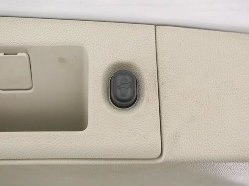 Used 2017 Cadillac Escalade Luxury image 16