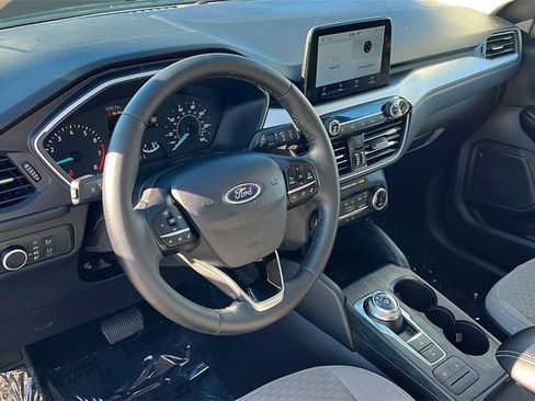 Used 2022 Ford Escape SE w/ SE Sport Appearance Package image 9