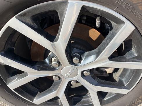 Used 2024 Jeep Grand Cherokee Limited image 6