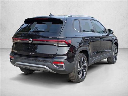 New 2026 Volkswagen Taos SE AWD/4WD image 2