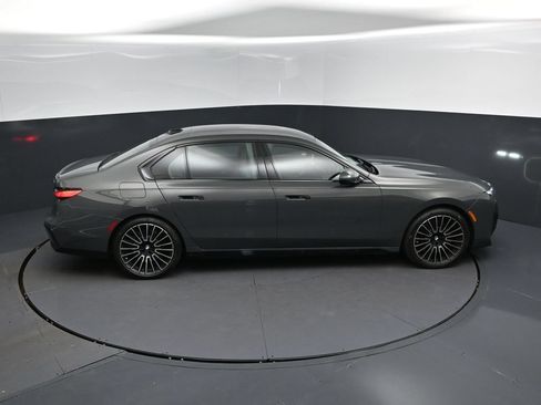 Certified 2026 BMW 740i w/ Executive Package RWD image 35
