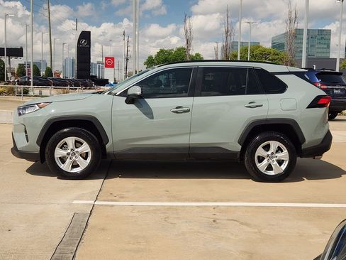Used 2019 Toyota RAV4 XLE w/ Convenience Package image 4