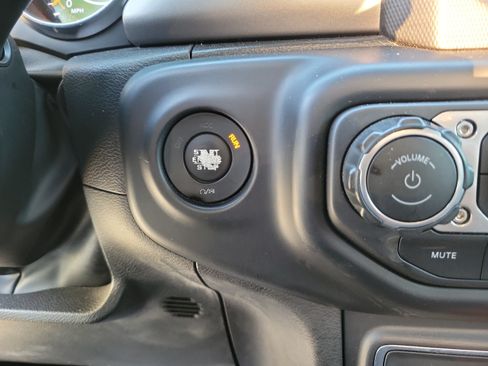 Used 2023 Jeep Gladiator Sport AWD/4WD image 24
