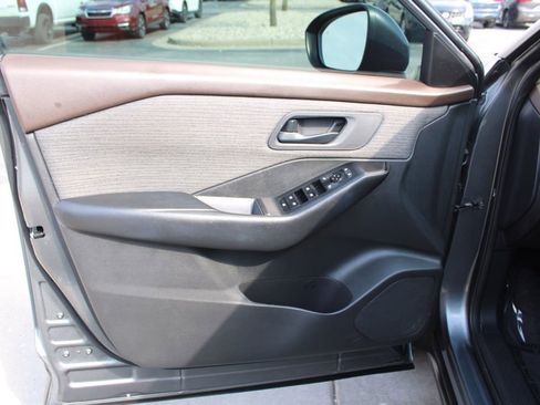 Used 2023 Nissan Rogue S image 17