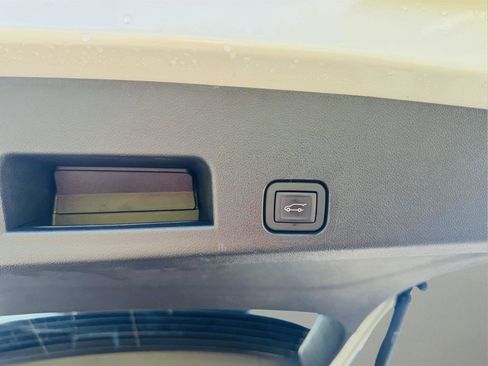 Used 2024 Chevrolet Traverse RS image 44