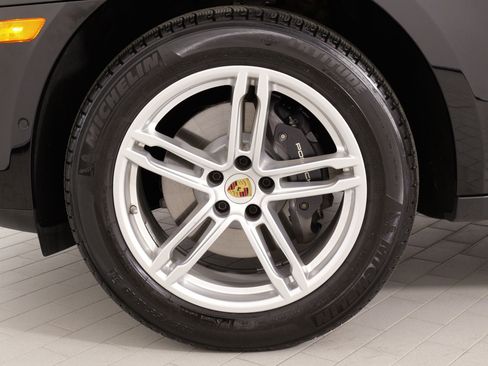 Used 2025 Porsche Macan image 68