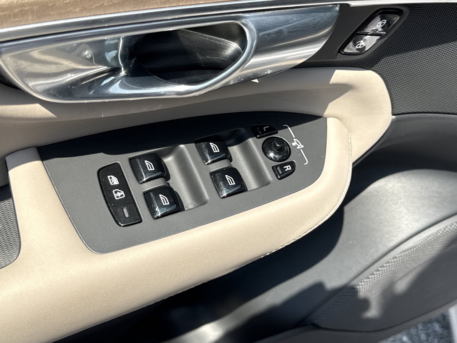 Certified 2026 Volvo XC90 B6 Plus AWD/4WD image 40