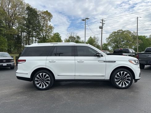 Used 2023 Lincoln Navigator Reserve image 2