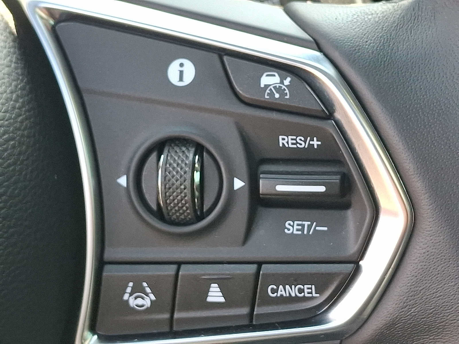 Certified 2025 Acura RDX SH-AWD image 22