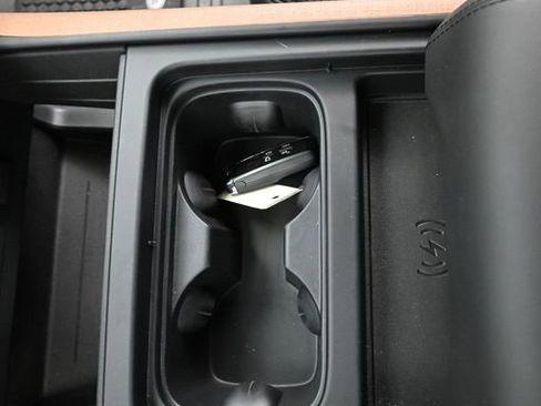 Used 2023 Land Rover Defender 130 X-Dynamic SE image 20