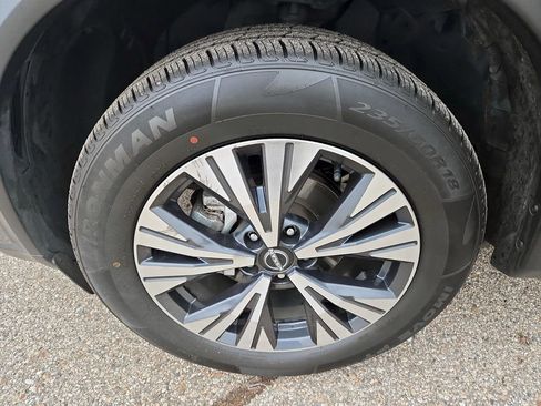 Used 2023 Nissan Rogue SV image 35