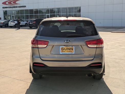 Used 2018 Kia Sorento L image 4