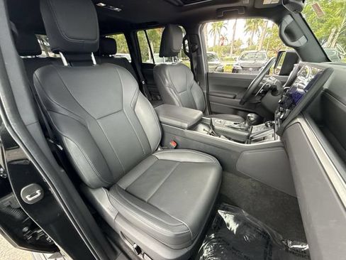 Used 2024 Lexus GX 550 w/ Accessory Package (31) AWD/4WD image 26