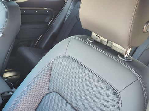 New 2026 Land Rover Defender 110 X-Dynamic SE image 14