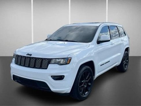 Used 2019 Jeep Grand Cherokee Altitude AWD/4WD image 13