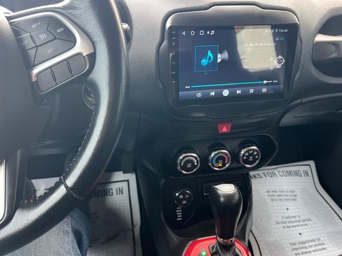 Used 2017 Jeep Renegade Trailhawk AWD/4WD image 21