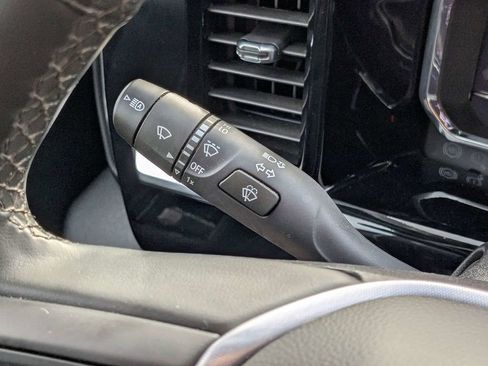 Used 2025 GMC Sierra 1500 SLT image 25