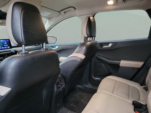 Used 2020 Ford Escape Titanium AWD/4WD image 5