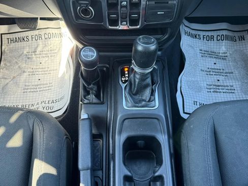 Used 2018 Jeep Wrangler Unlimited Sport S image 3