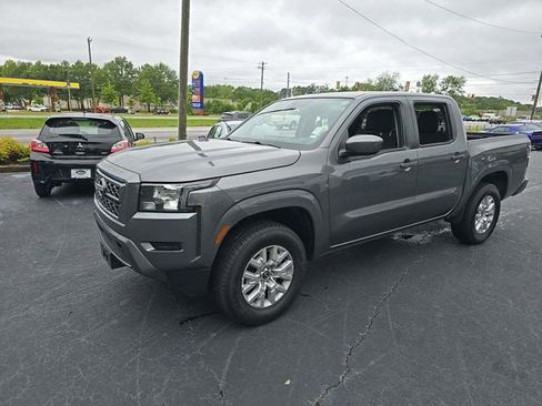 Used 2023 Nissan Frontier SV image 1