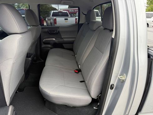Used 2019 Toyota Tacoma SR5 AWD/4WD image 14