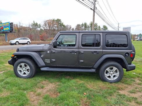 Used 2019 Jeep Wrangler Unlimited Sport S image 6