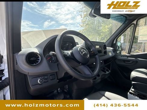 Used 2025 Mercedes-Benz Sprinter 2500 image 10
