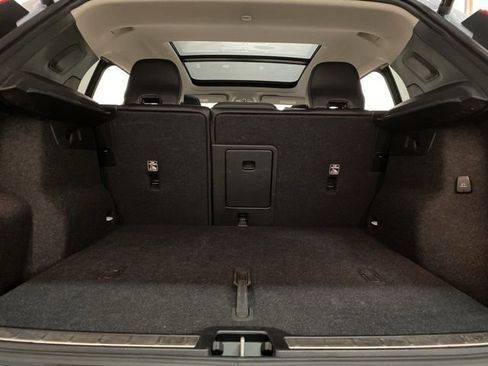 Used 2025 Volvo XC40 B5 Plus image 88