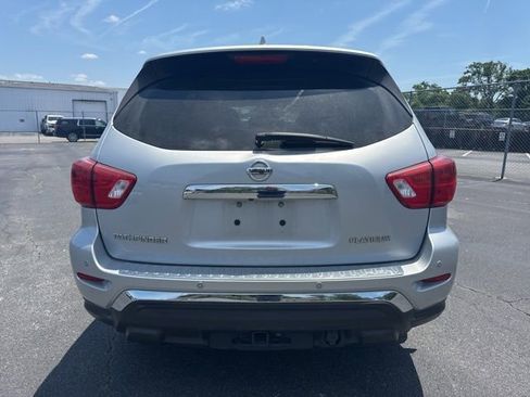 Used 2019 Nissan Pathfinder Platinum FWD image 4