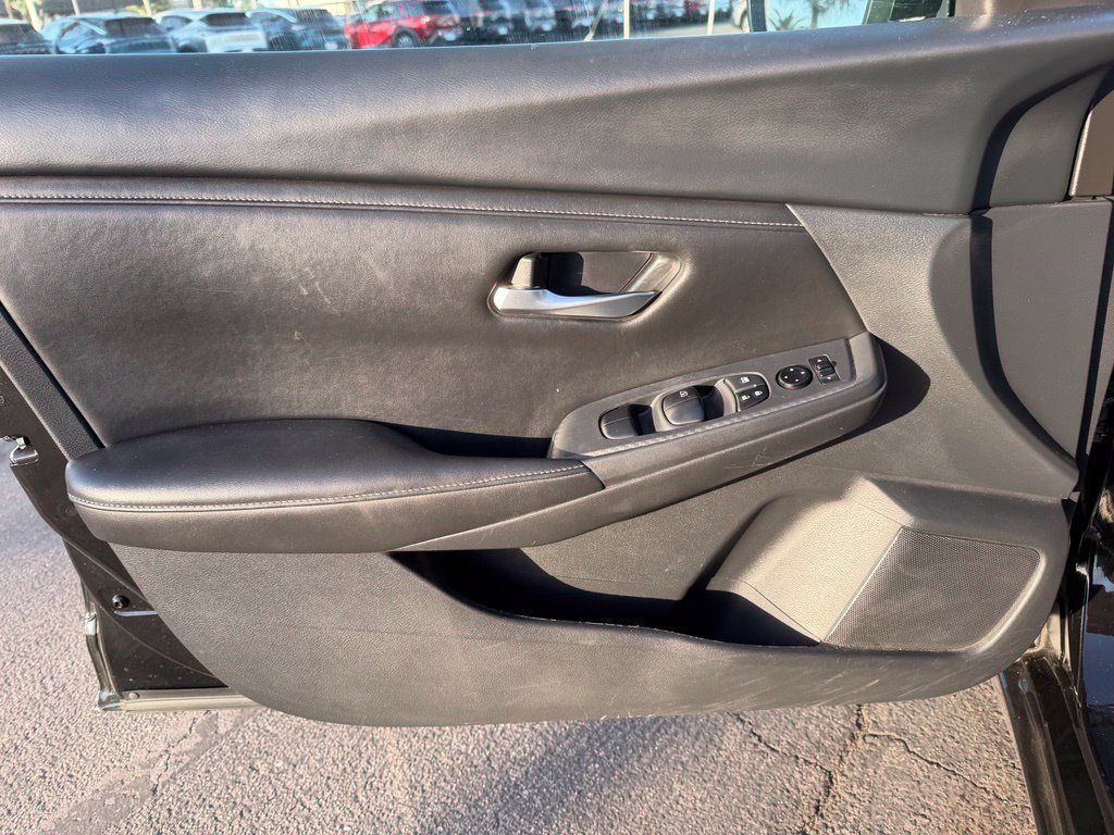 Used 2025 Nissan Sentra SV FWD image 13