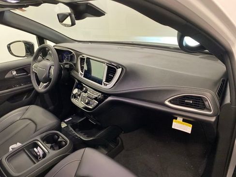 New 2027 Chrysler Pacifica Select FWD image 24