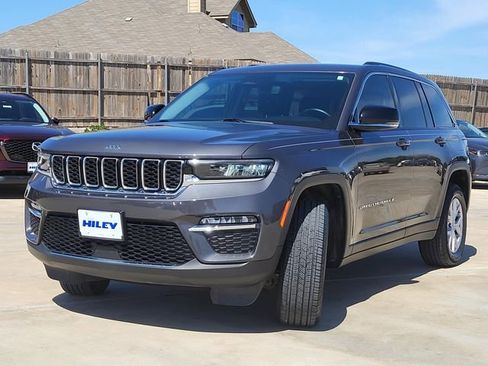 Used 2022 Jeep Grand Cherokee Limited w/ Trailer Tow Prep Group (B) image 2