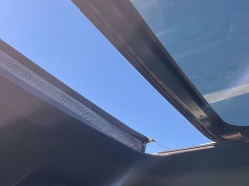 Used 2017 Ford Explorer XLT w/ Equipment Group 202A image 11