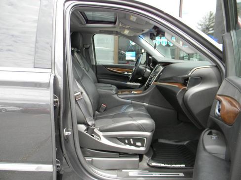 Used 2017 Cadillac Escalade Premium Luxury AWD/4WD image 15