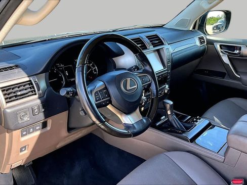Used 2020 Lexus GX 460 Premium w/ Premium Package AWD/4WD image 18