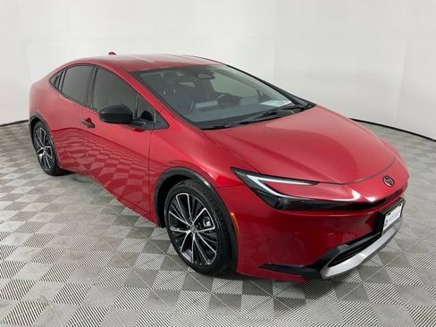 Used 2025 Toyota Prius XLE FWD image 13