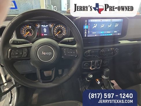 Used 2024 Jeep Gladiator Sport AWD/4WD image 8