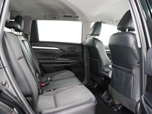 Used 2019 Toyota Highlander Plus AWD/4WD image 12