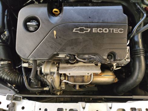 Used 2017 Chevrolet Cruze LS image 30