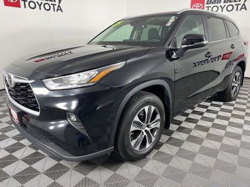 Used 2025 Toyota Highlander XLE image 22