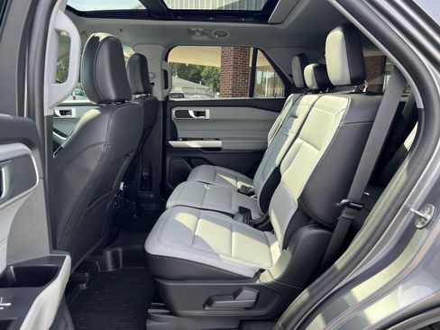 Used 2021 Ford Explorer XLT w/ Equipment Group 202A AWD/4WD image 43