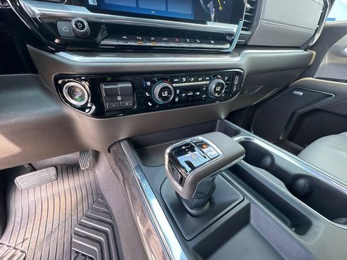 Used 2025 Chevrolet Silverado 1500 LTZ w/ LTZ Premium Package AWD/4WD image 32
