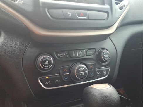 Used 2016 Jeep Cherokee Latitude w/ Comfort/Convenience Group AWD/4WD image 21