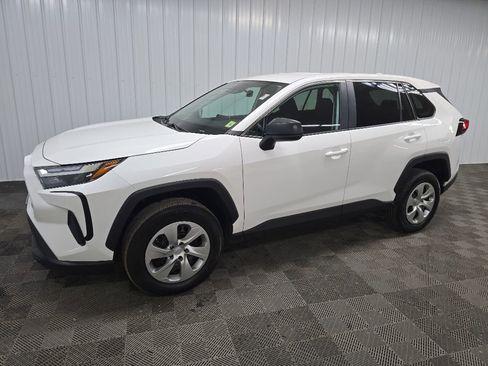 Used 2023 Toyota RAV4 LE AWD/4WD image 6